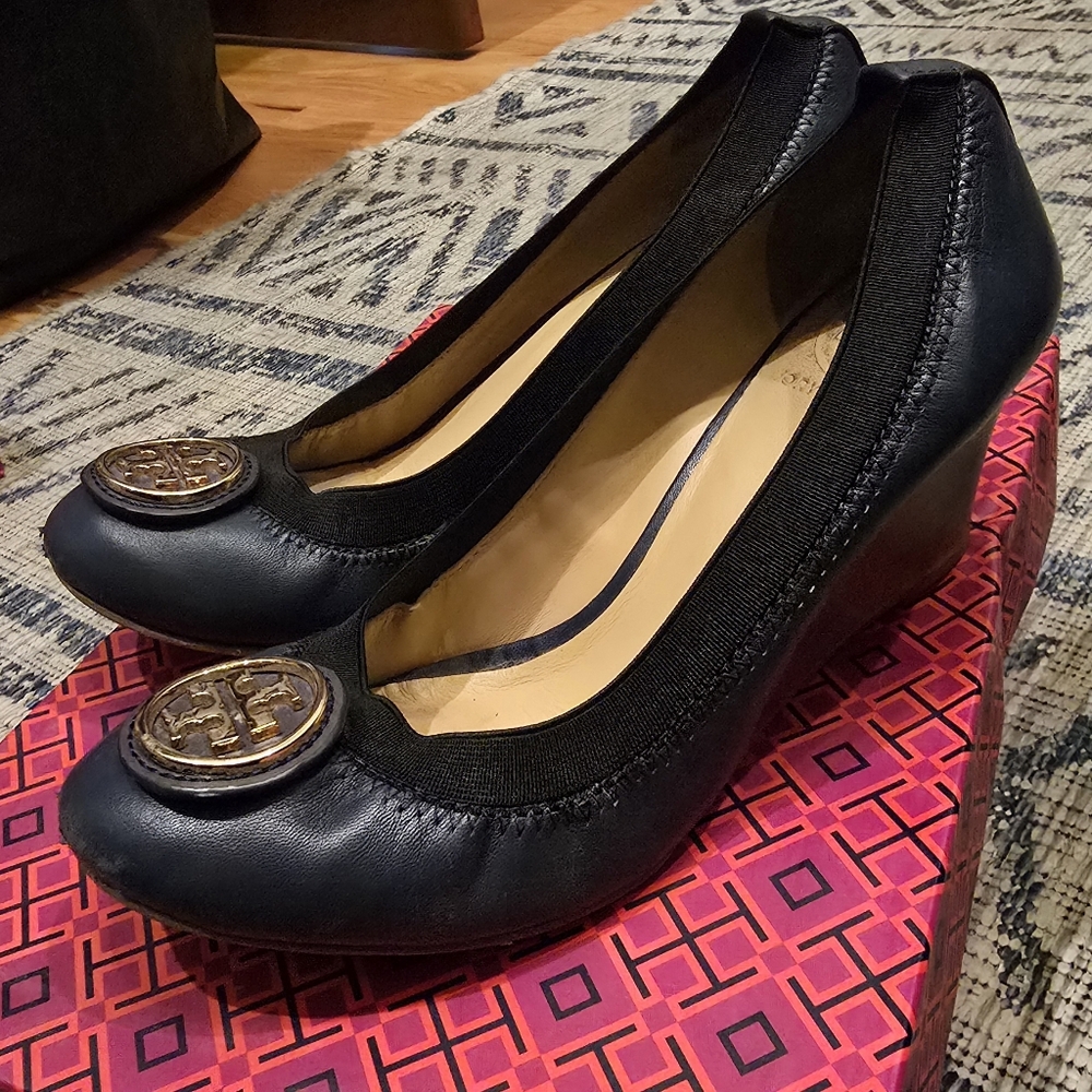 Tory Burch Clare Blue/Black Caroline Leather Wedge